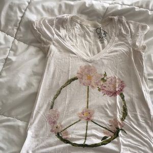 Comfty white tee with peace sign & flower design